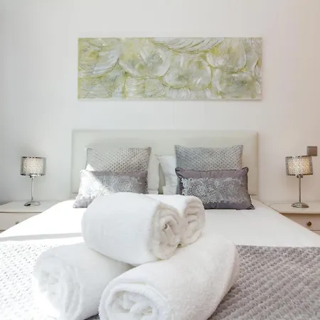 Terrace Apartment By Stay-Ici, Algarve Holiday Rental Albufeira